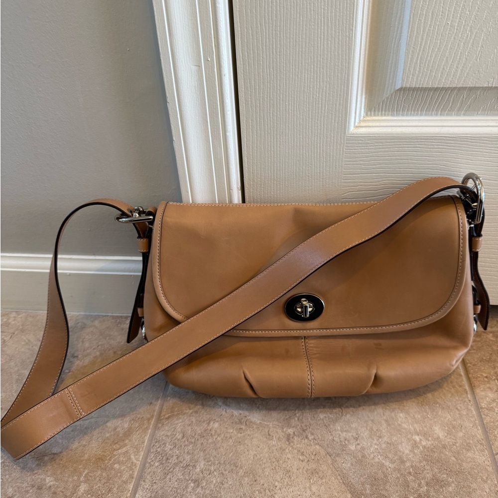 NWOT-COACH Shoulder Tan Bag - Picture 3 of 16